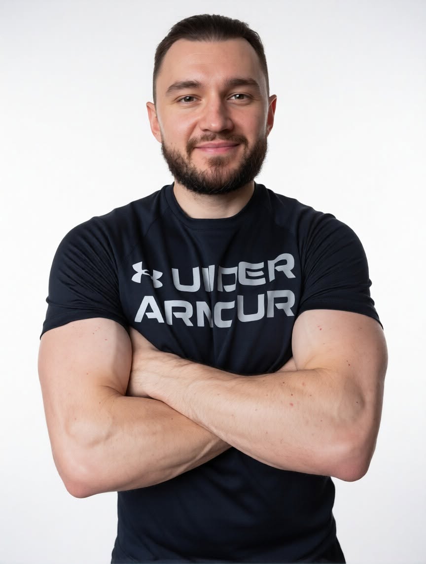 Marcin Grzelak — trener personalny podczas pracy z podopiecznym